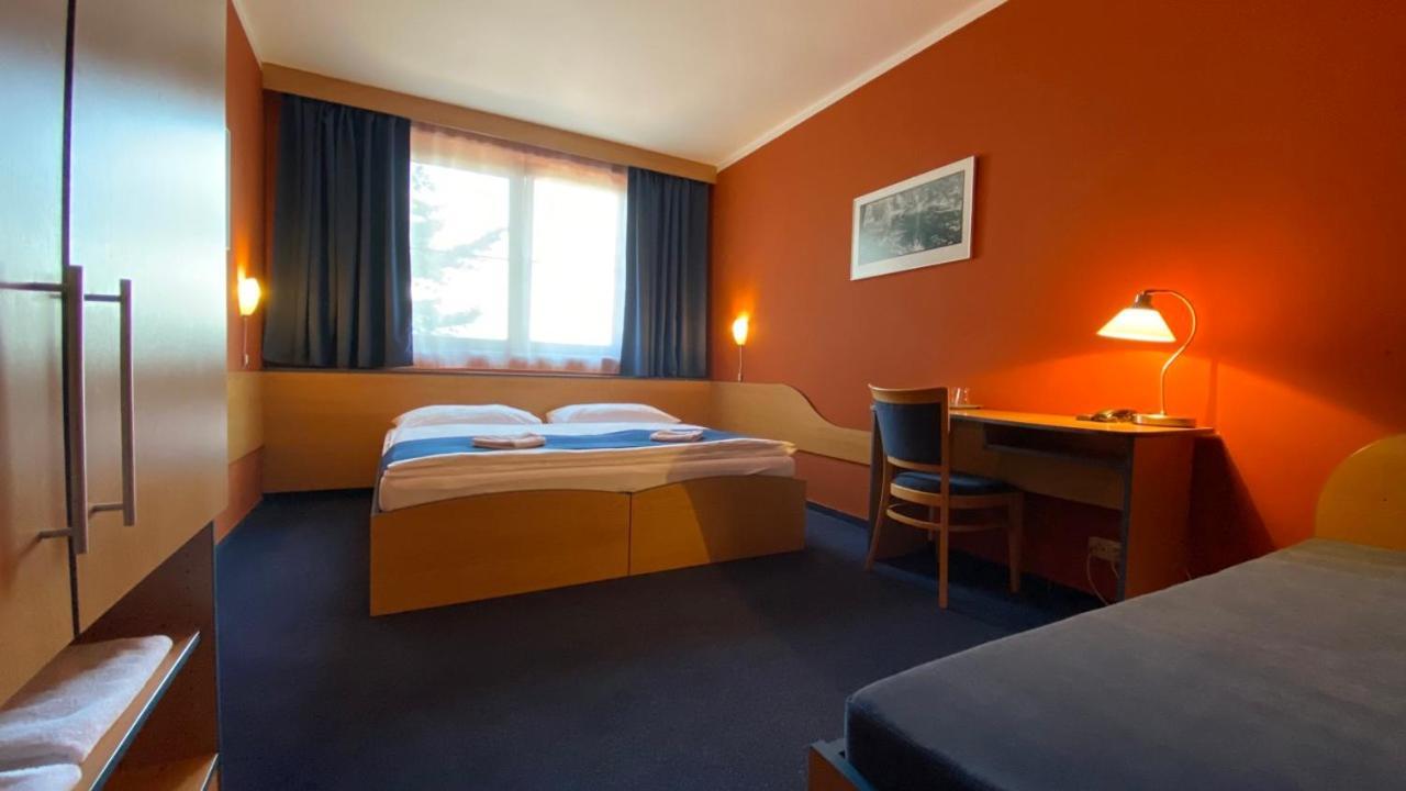 Hotel U Milina Exteriör bild