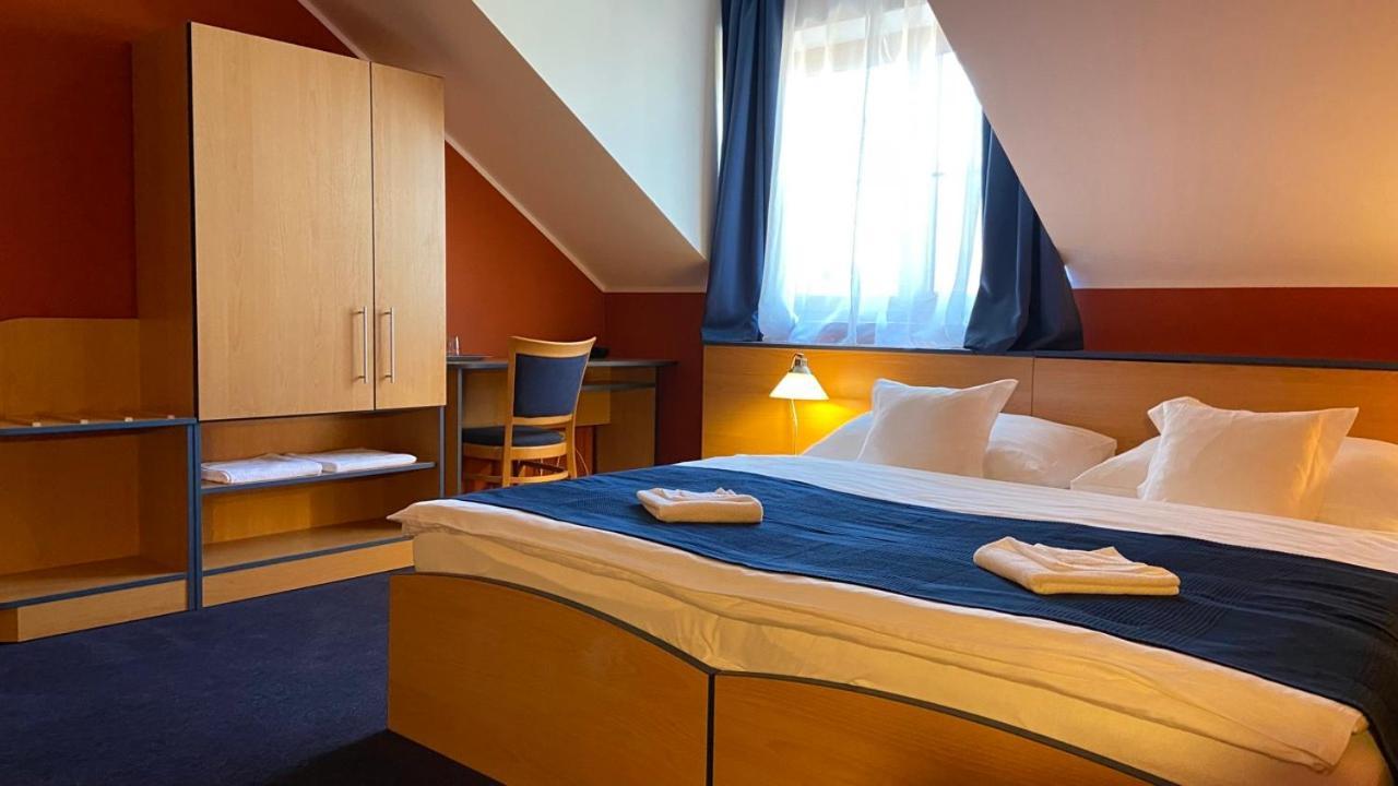 Hotel U Milina Exteriör bild