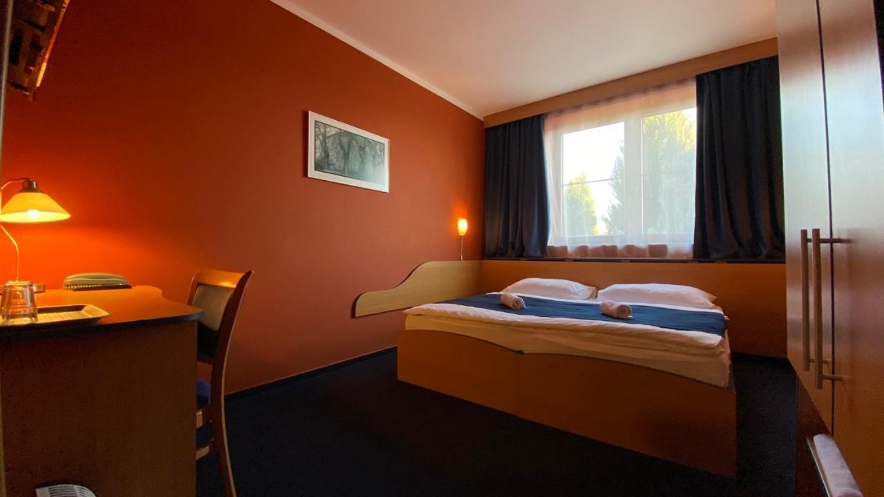 Hotel U Milina Exteriör bild