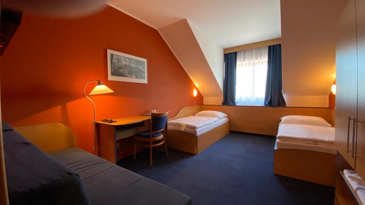 Hotel U Milina Exteriör bild