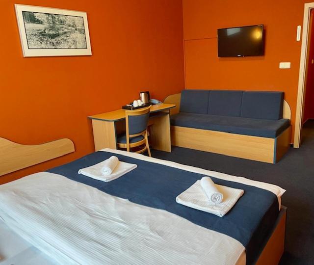 Hotel U Milina Exteriör bild