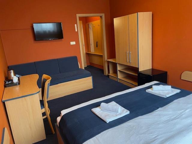 Hotel U Milina Exteriör bild